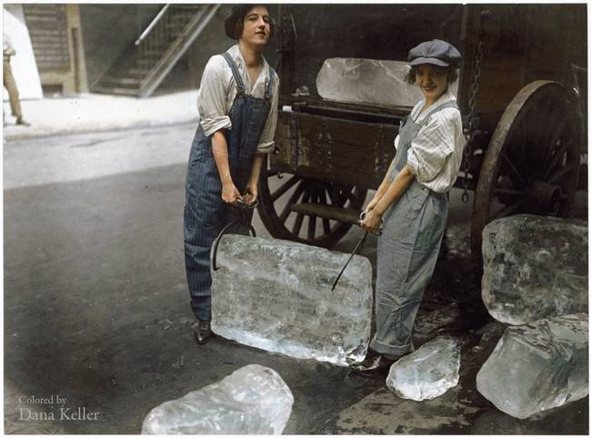 girls_delivering_ice_1918.jpg