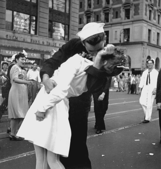 victor_jorgensen_time_square_1945_.jpg