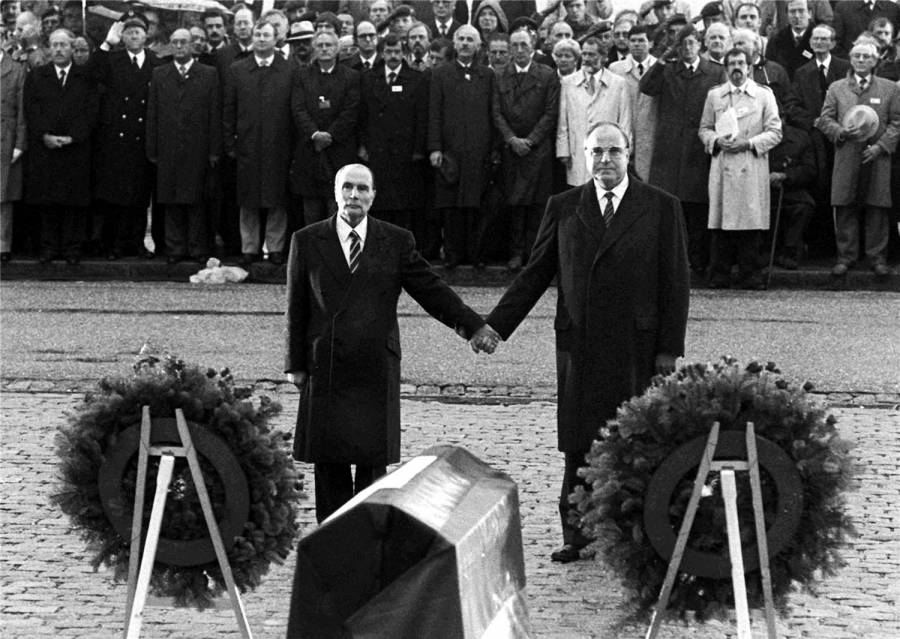 mitterand_et_kohl_verdun_1984_.jpg mitterand_et_kohl_verdun_1984_.jpg